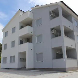 https://apartments-petrusic.primorje-gorskikotar.com